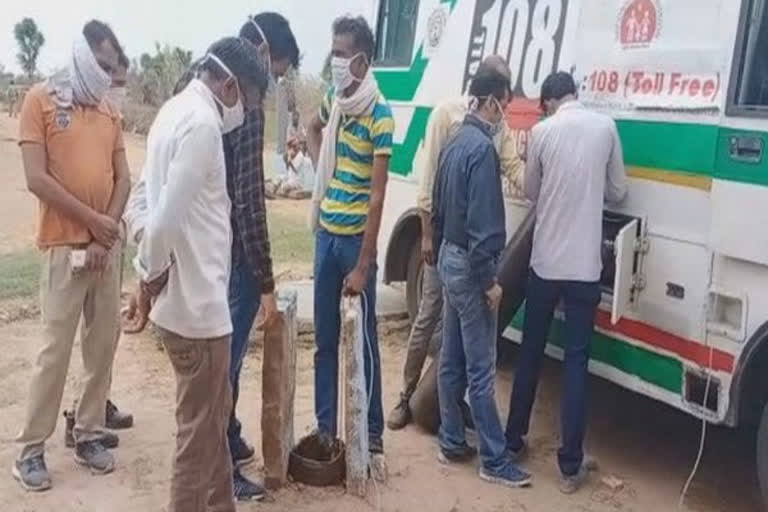 Five-year-old boy falls into borewell near Jodhpur  rescue efforts underway  കുഴല്‍ക്കിണറില്‍ വീണു  രാജസ്ഥാൻ