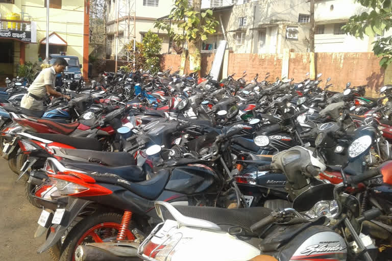 Ankola Police  Fines for  bikers.