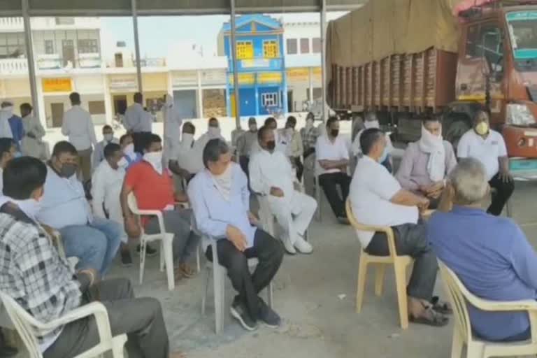 market committee gave notices to 11 agent of gannaur food grain association