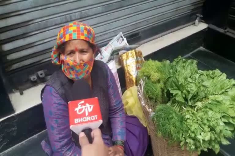 Women are earning money by selling vegetables in Rampur