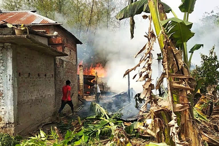 three homes destroyed by fire in araria bihar