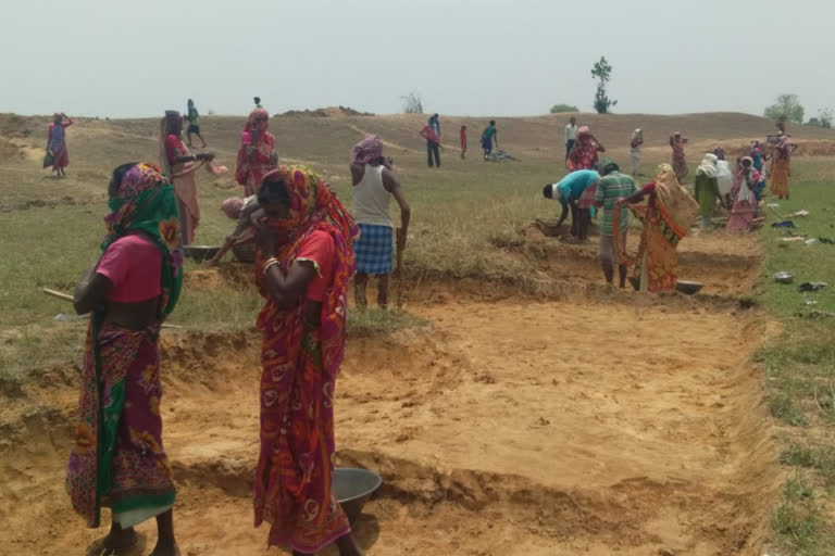 লকডাউনের মধ্যেই পুরুলিয়ায় শুরু হল 100 দিনের কাজ