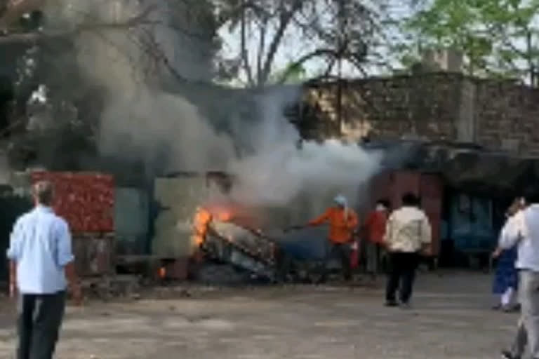 गुमटियों में लगी भीषण आग, Fierce fire in Kiosk in Kota