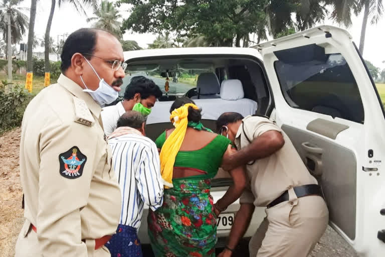 ramachandrapuram dsp rajagopal reddy  hospitalized the woman injured in the accident in east godvarai district