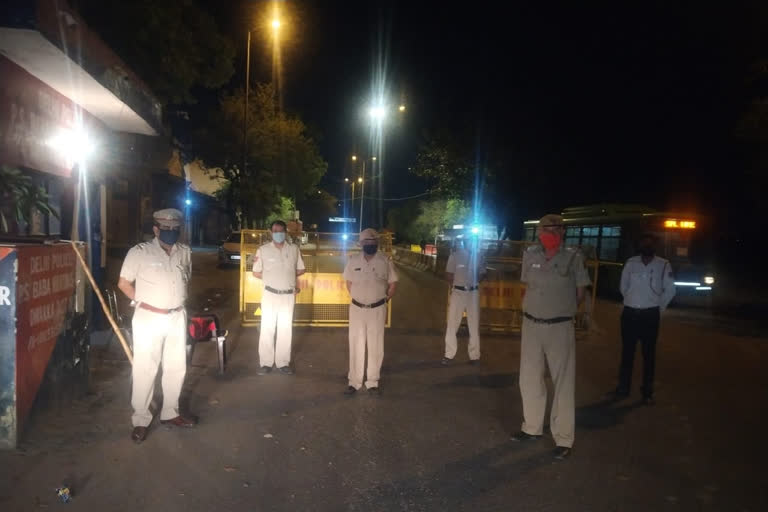 joint team of najafgarh and mohan garden police duty on Jhajora Border in delhi during lockdown