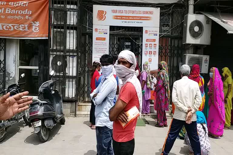 Bhiwani Crowd gathering on shops