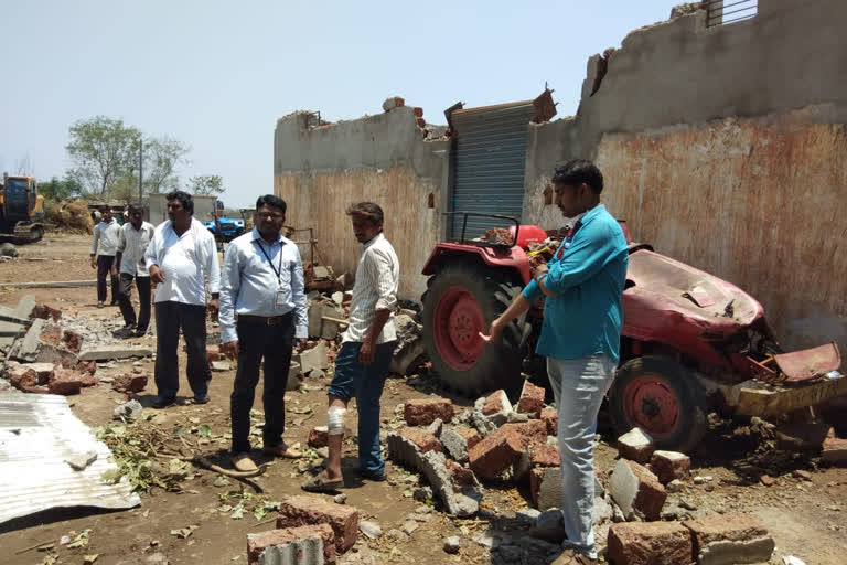 Storm mixed premature rain inn Bidar