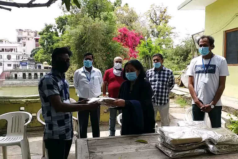 safety kits to cleaning workers