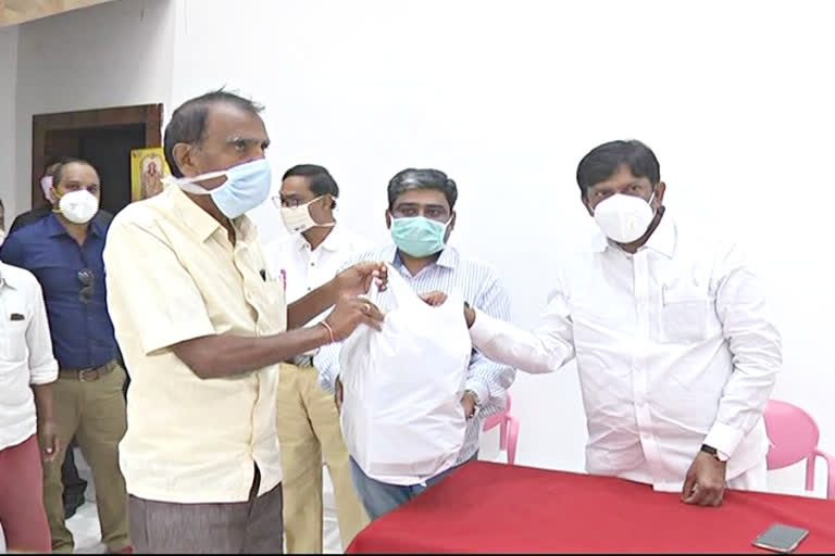 Vinod Kumar participated the distribution of crore of masks