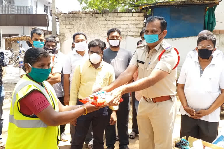 MASKS DISTRIBUTION TO SANITATION EMPLOYEES ON KUMURAM BHEEM DISTRICT