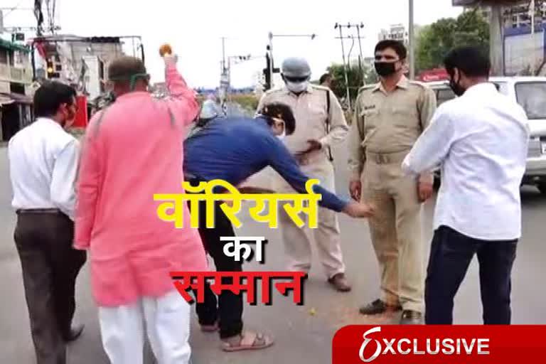 Policemen hono at Argoda Chowk in Ranchi