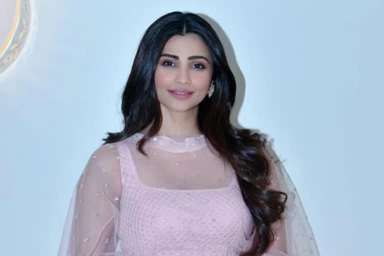 daisy shah to foray into digital world