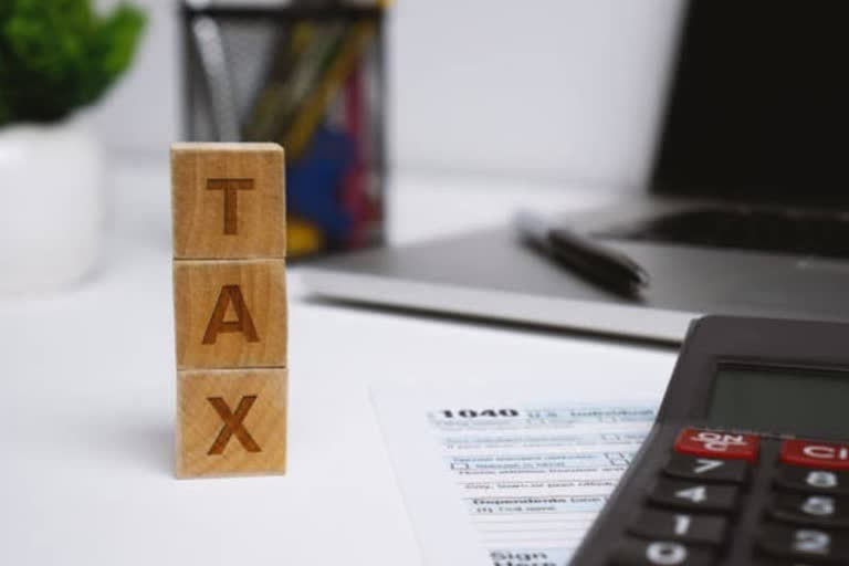 it dept sends e mails to 1.72 lakh assessees over outstanding tax dues