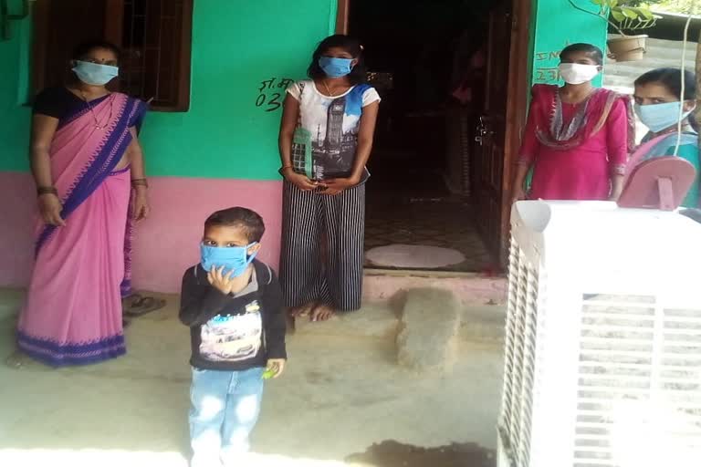 Anganwadi workers are making masks