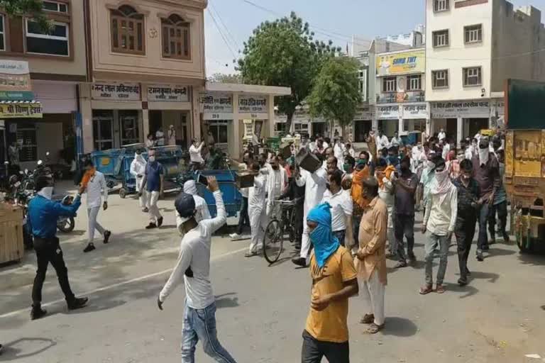merchant protest against government  policies in fatehabad anaj mandi