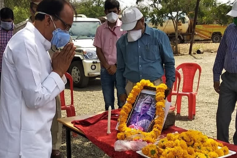 Tribute to TI Yashwant Pal posted at Nilganga police station