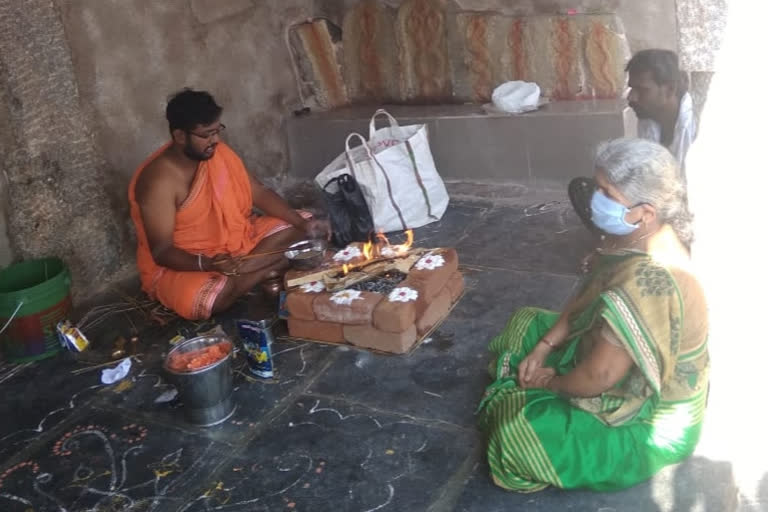 mrutunjaya homan at pameswari temple at kundurpi ananthapuram district