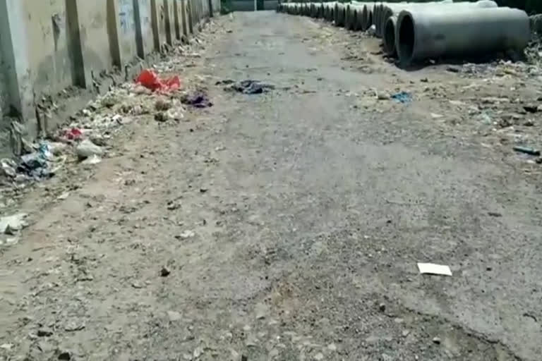 Nangli Dairy area road in shabby condition