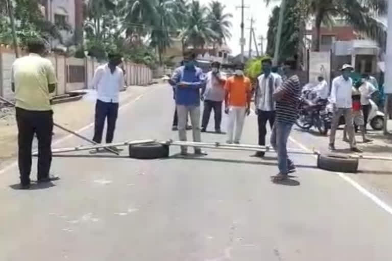 villagers Turn off the road