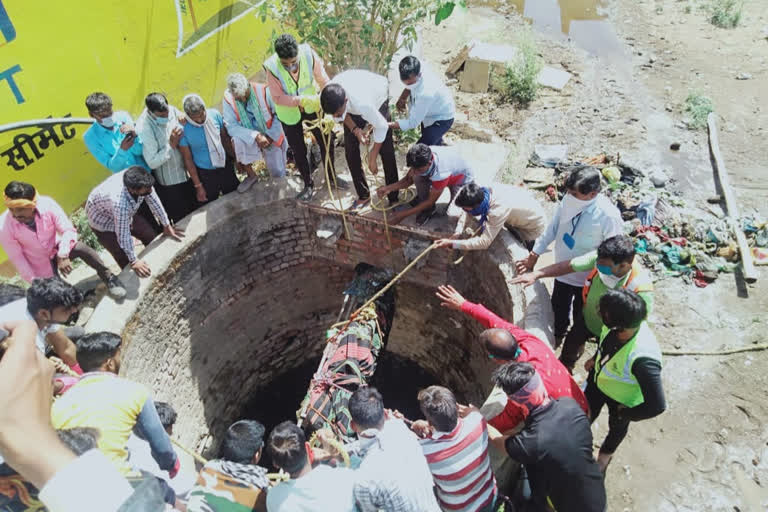 lady dead body found in well