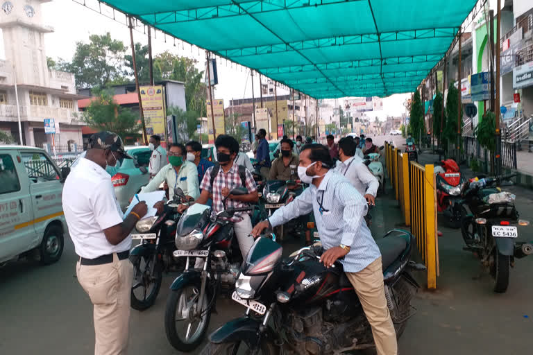 Inspection of unnecessary traffic vehicles in Vijayapura