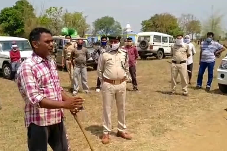 Leopard killed two villagers who broke wood in the field in Balaghat district