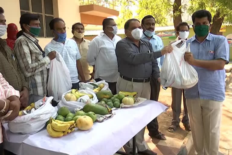 fruits distribution to poor people for lock down