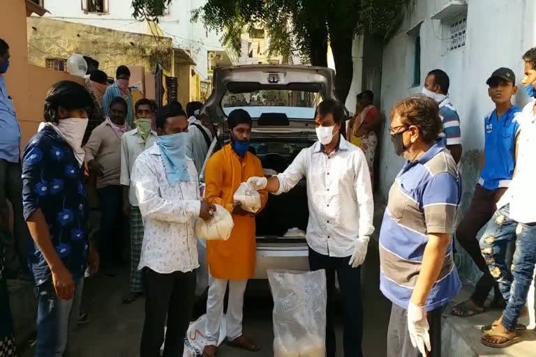 chaitanyapuri division trs leader buggarapu sharath distributed food items to painters