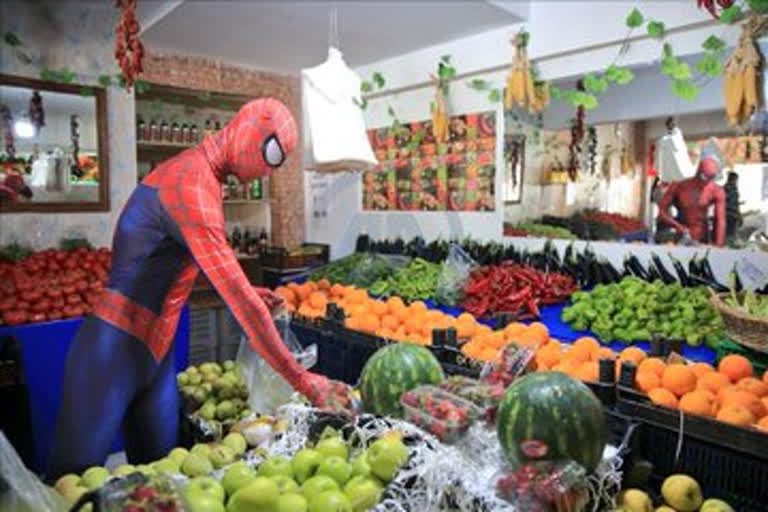 turkey-man-dress-up-as-a-spiderman