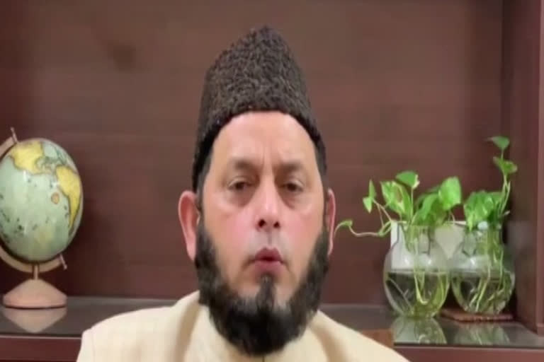 Maulana Khalid Rasheed Firangi  has  appealed to observe Ramzan at home