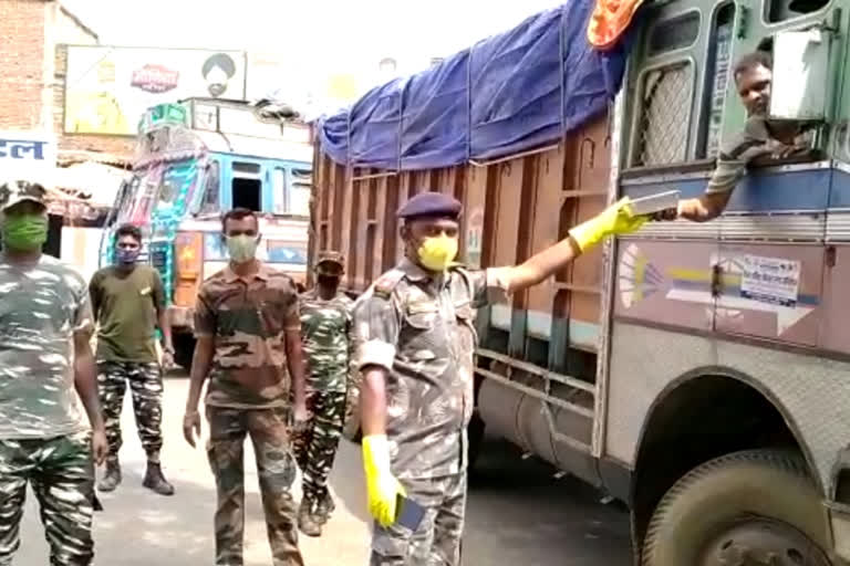 Policemen giving masks for food in giridh