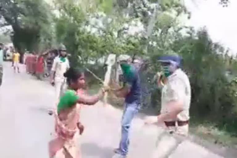 Police Starts Lathi Charge