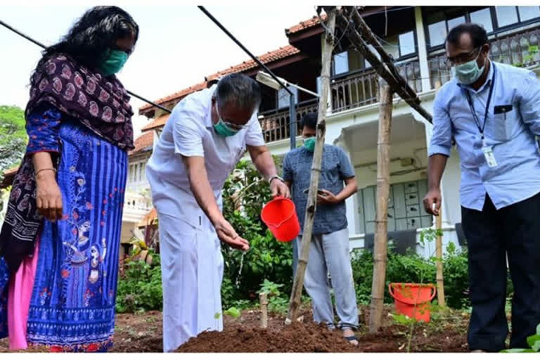 cm fb post  cm  world earth day  kerala c m  തിരുവന്തപുരം  മുഖ്യമന്ത്രി  കോവിഡ്-19