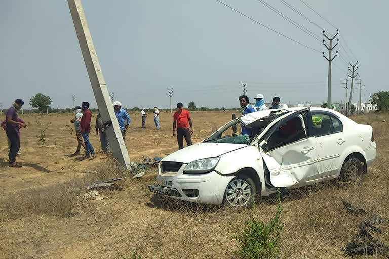 FIRE ACCIDENT DUE TO CAR ACCIDENT IN RAYAPARTHI