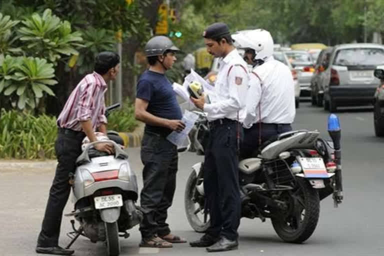 Helmet is mandatory for two-wheeler drivers on roads in Rajnandgaon