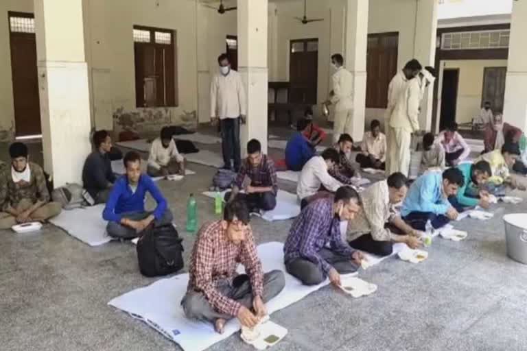 migrant workers staying in bahadurgarh shelter home