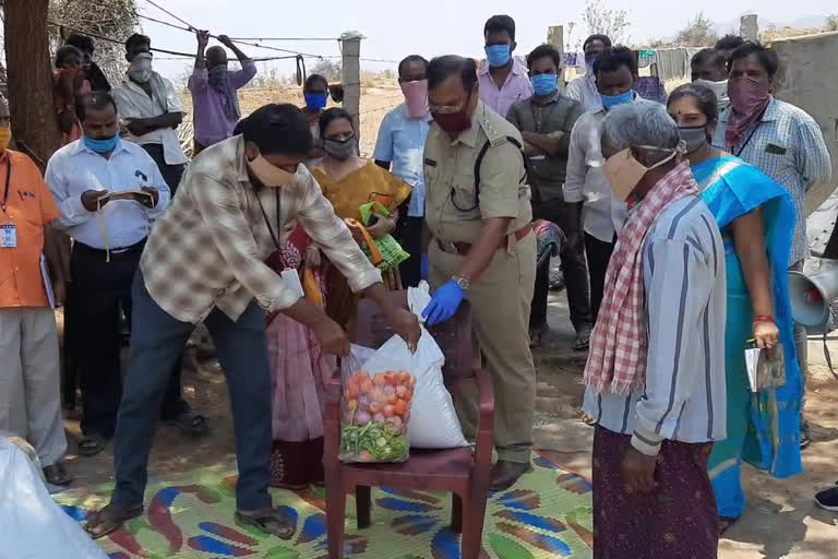 Distribution of essentials for migrant workers by Reds charitable trust at kadhiri in ananthapuram