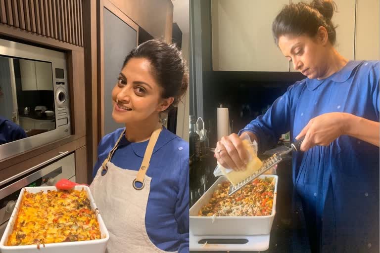 Actor Nadiya Cooking new food item Italian Lasagney during lockdowni time in house