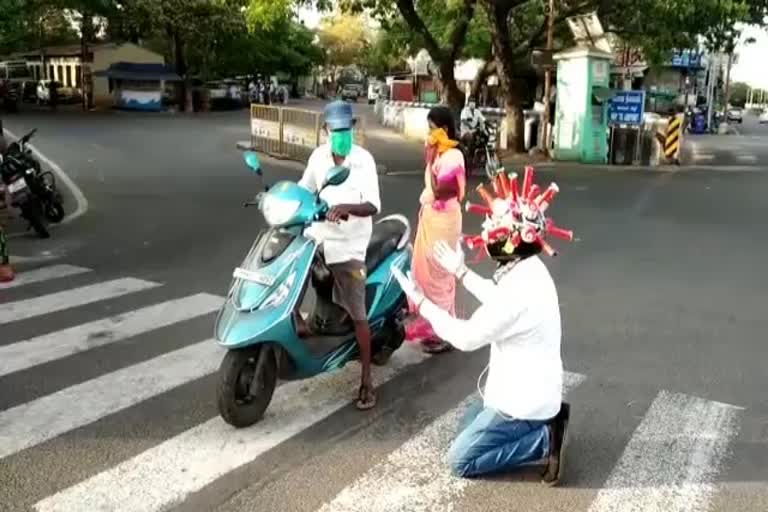 social activist corona awareness in pudhucherry wearing corona helmet