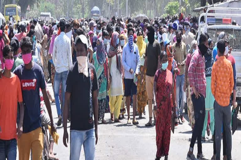 people not follow lockdown during taking ration in Chandigarh