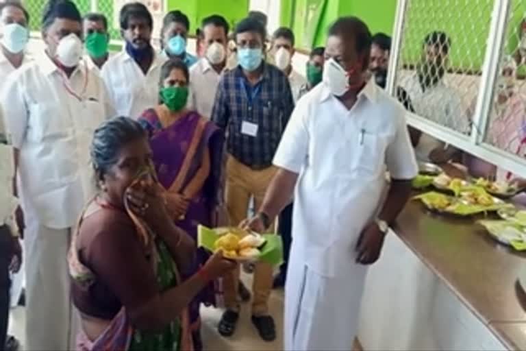 அம்மா உணவகத்தில் 1,400 பேருக்கு உணவு