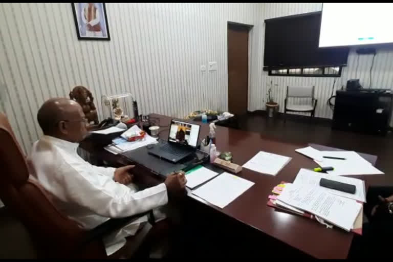 sonia-gandhi-discusses-on-corona-with-cwc-meeting-through-video-conferencing