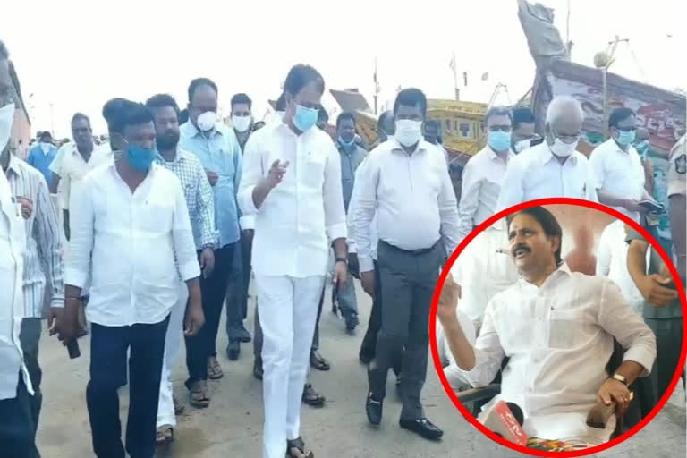 Minister Mopidevi who inspected the Nizampatnam Harbor