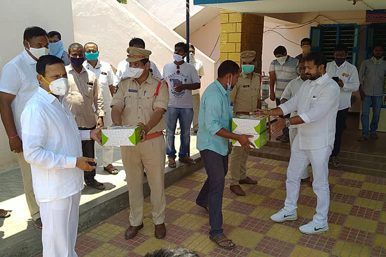 due to corona Distribution of dryfruits, masks and sanitizer to police personnel at Srungavarapukotta in Vijayanagaram