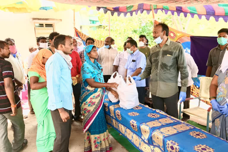 distribution of essential goods to weavers