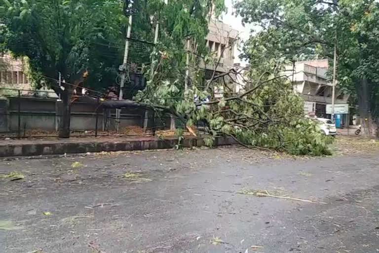 Heavy rain in dhanbad