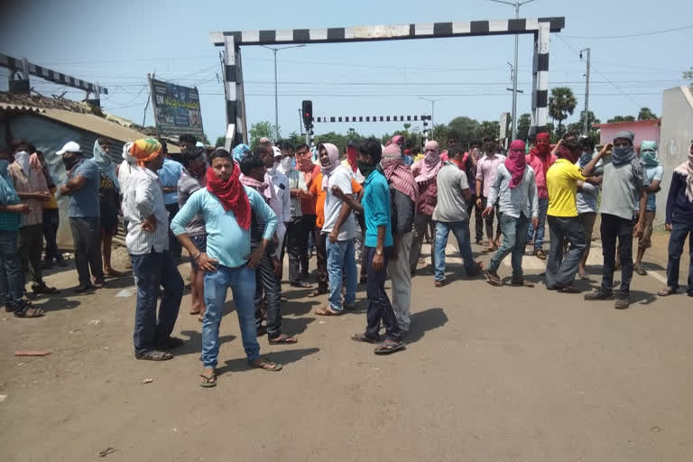 workers protest for wages at srirampuram vizianagaram district