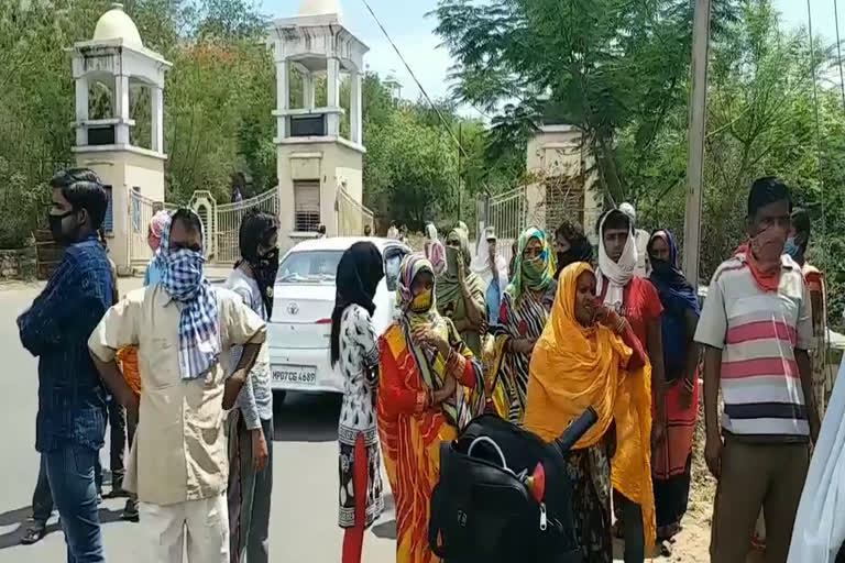 Food crisis in front of displaced worker