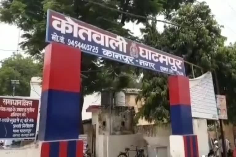 युवक ने अपनी चाची की गला रेतकर हत्या कर दी.