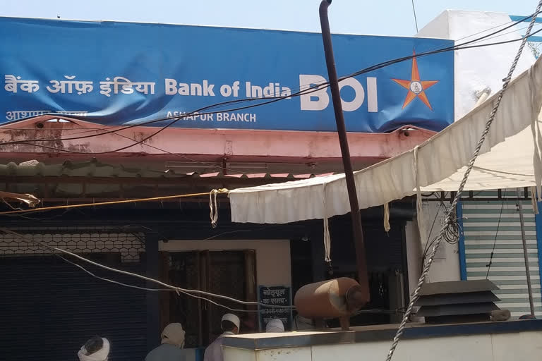 Unique way to prevent congestion in banks in khandwa